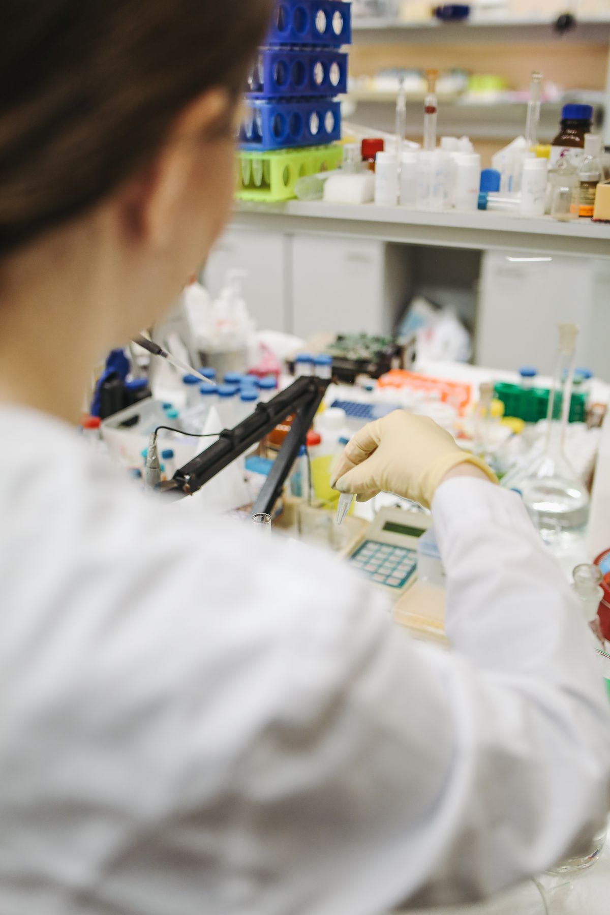 Exámenes de laboratorio con tubos de ensayo