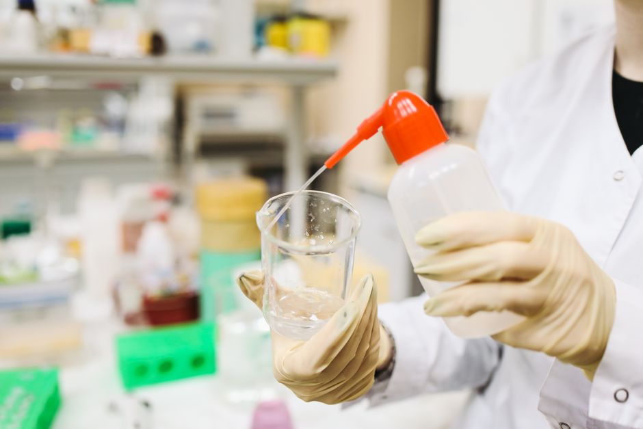 chemical resistant rubber gloves