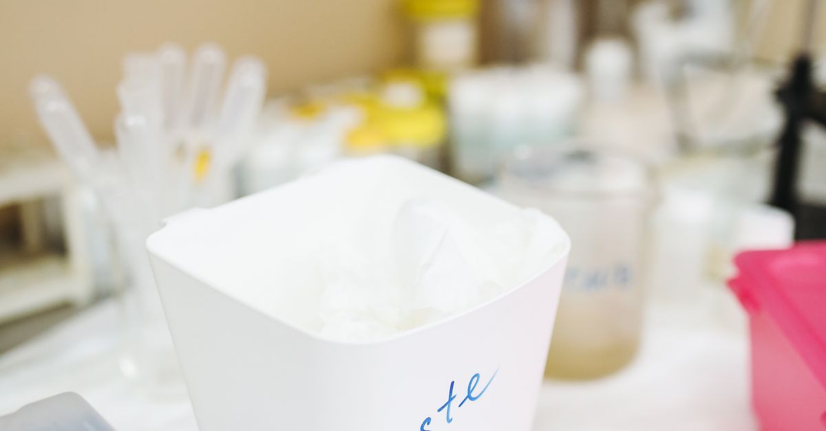 Plastic Container in Laboratory · Free Stock Photo