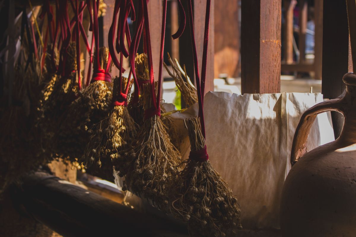 packing service in Crosby — Loaded properly: blankets, straps and a plan in Crosby