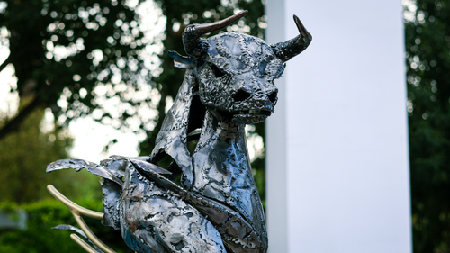 Free Intricate metal bull sculpture set outdoors, embodying strength and artistry. Stock Photo