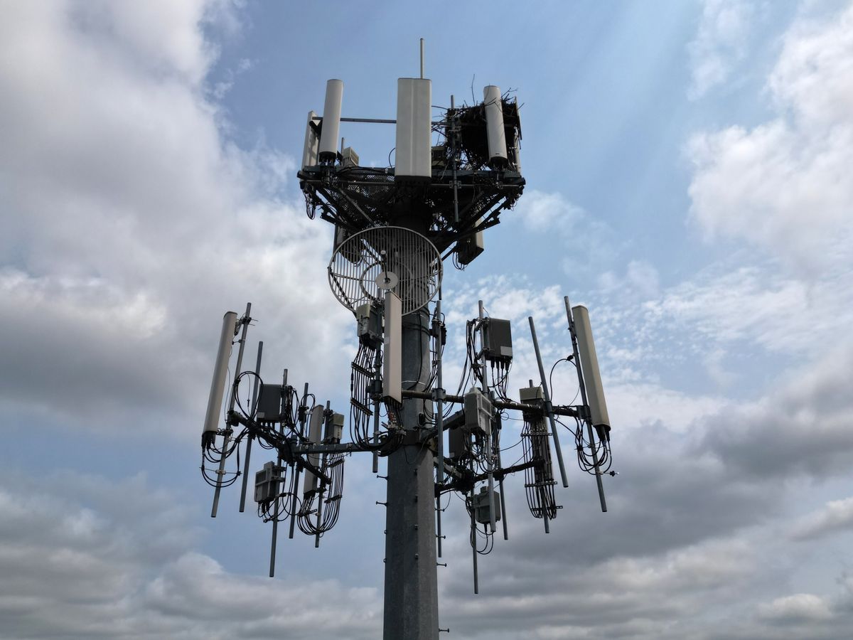 Telecommunications tower