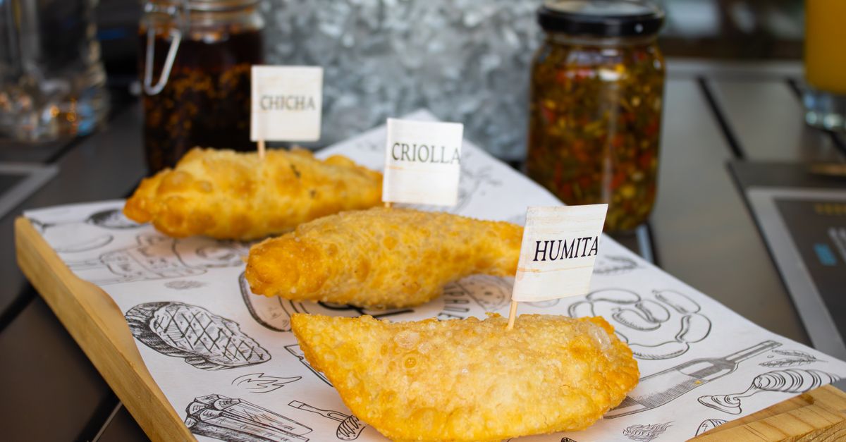 Empanadas on the Medellin Metro: The $0.50 Commute Snack