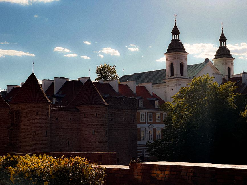 Varsó Stare Miasto legjobb rejtett udvarai sétatúra – Warsaw Barbican old town wall