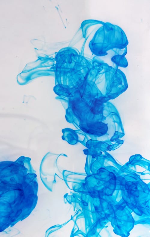 gratis Blauwe Abstracte Achtergrond Met Golvende Lijnen Op Een Witte Ondergrond Stockfoto