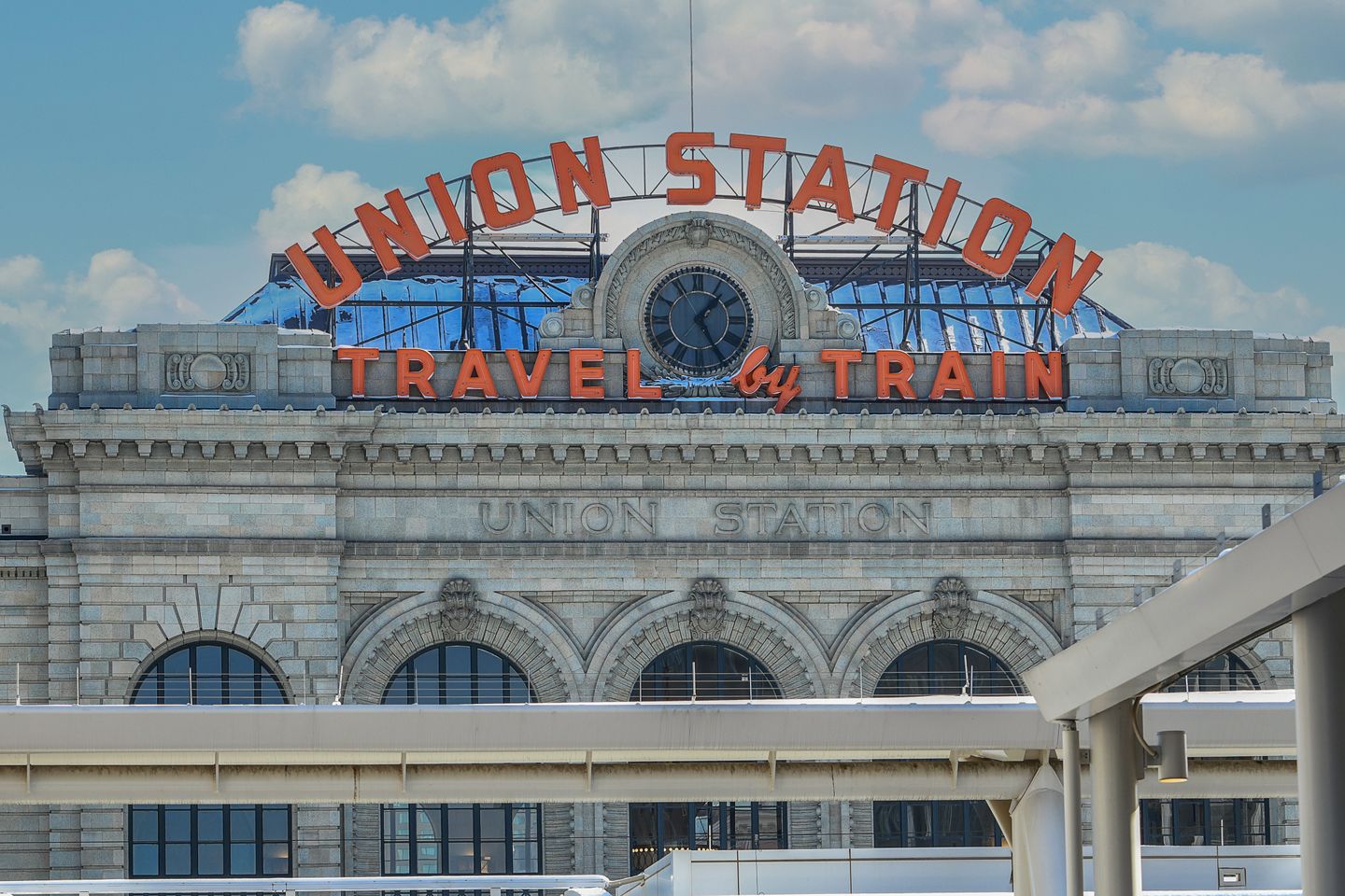 Hotels near Union Station Dallas with easy transit access