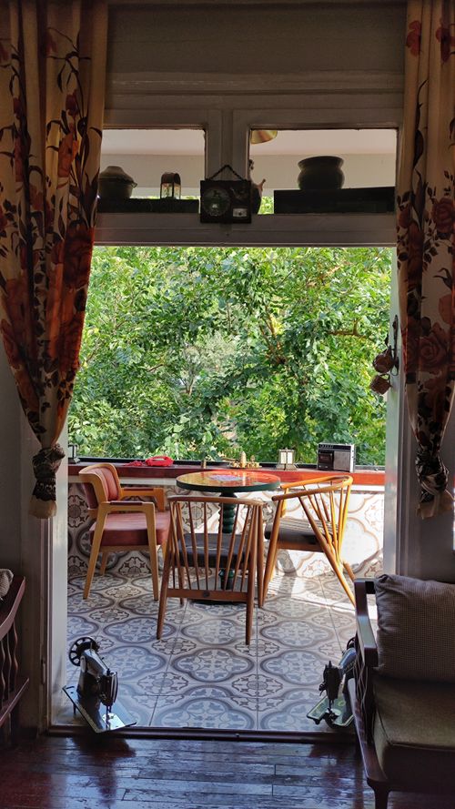 Free Charming balcony setup with chairs and table, overlooking lush greenery in Bursa, Türkiye. Stock Photo