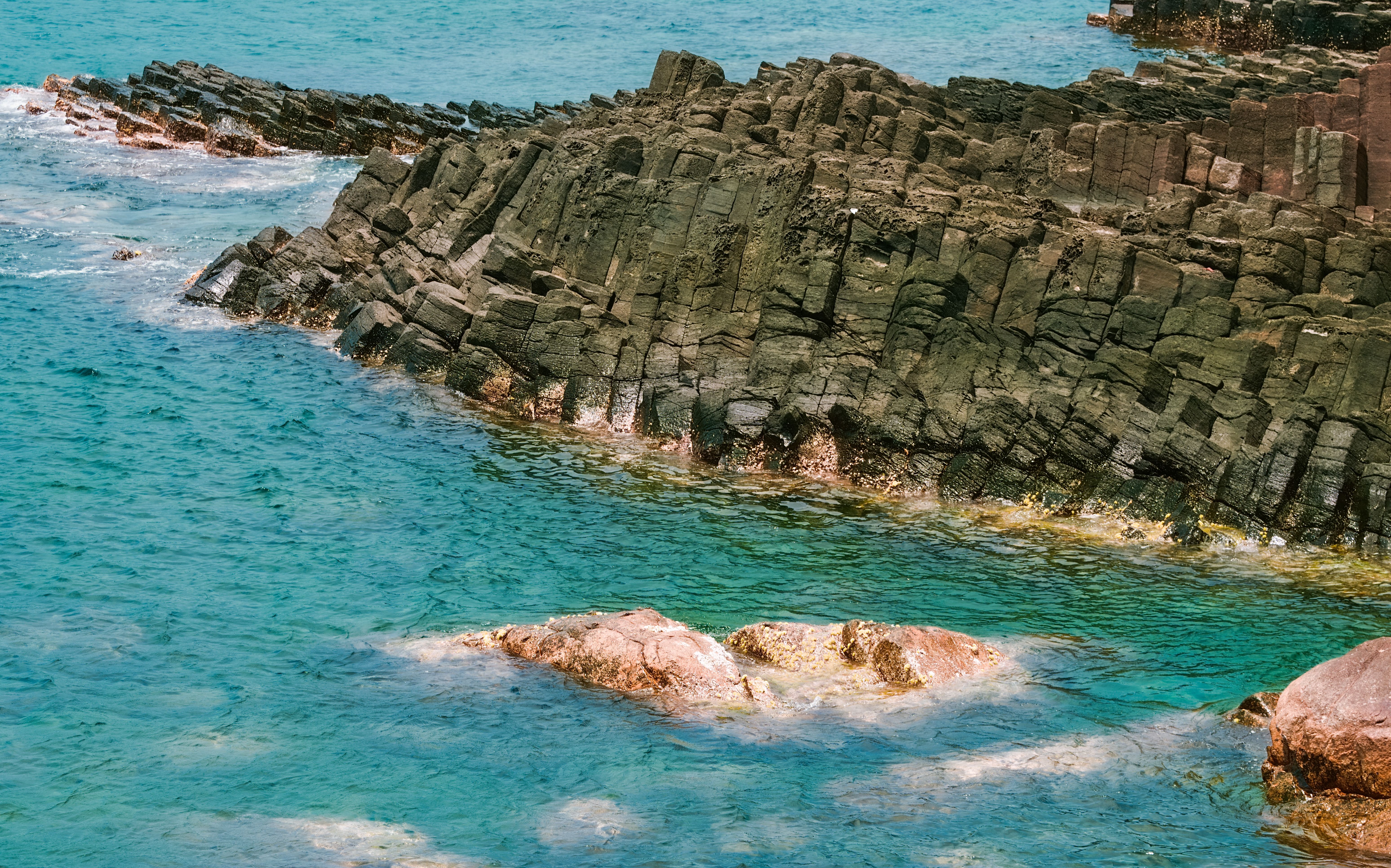 Dramatic Coastal Rock Formations by the Sea · Free Stock Photo