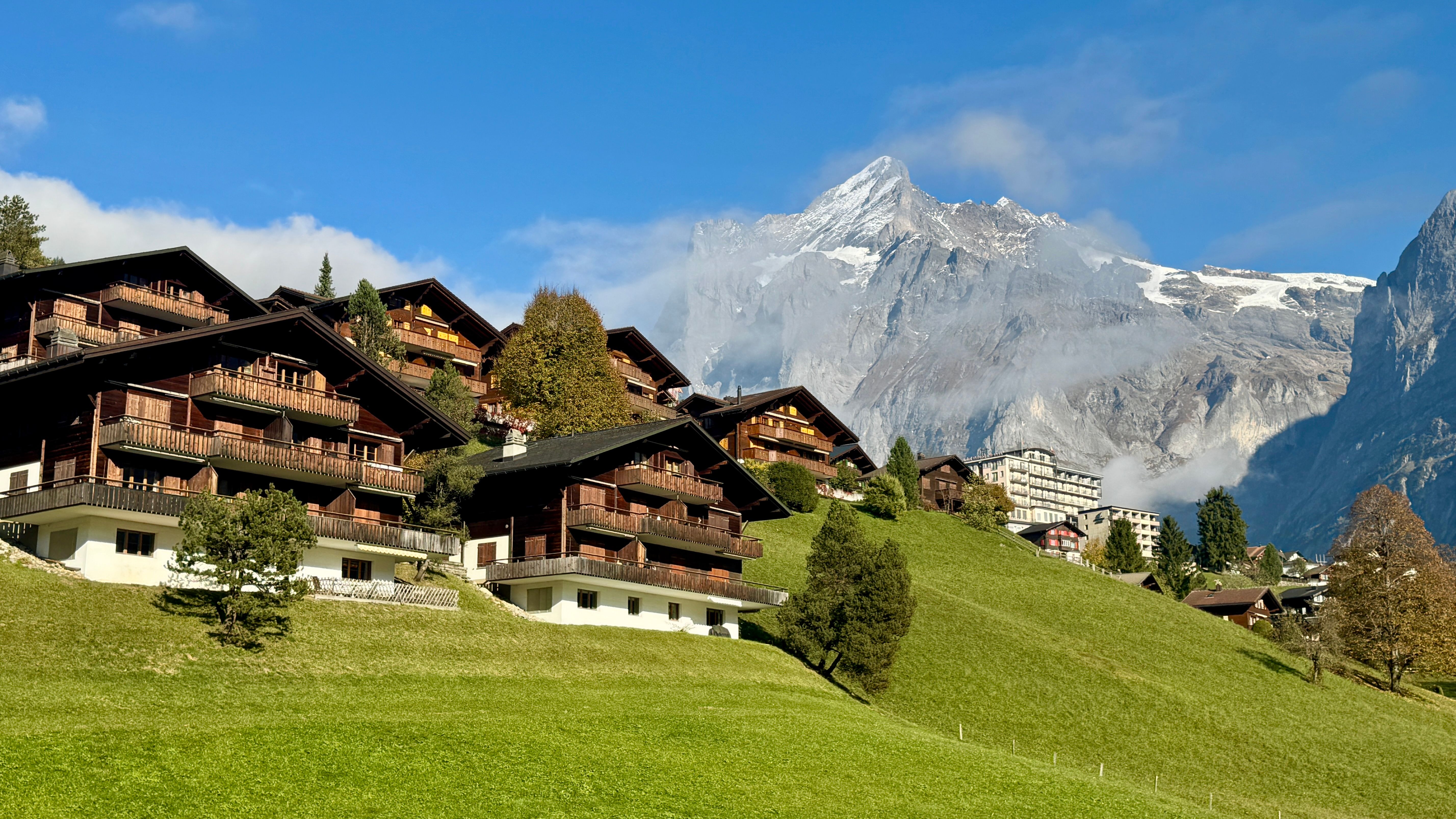 Pitoresca Vila Alpina na Suíça em Grindelwald · Foto profissional gratuita