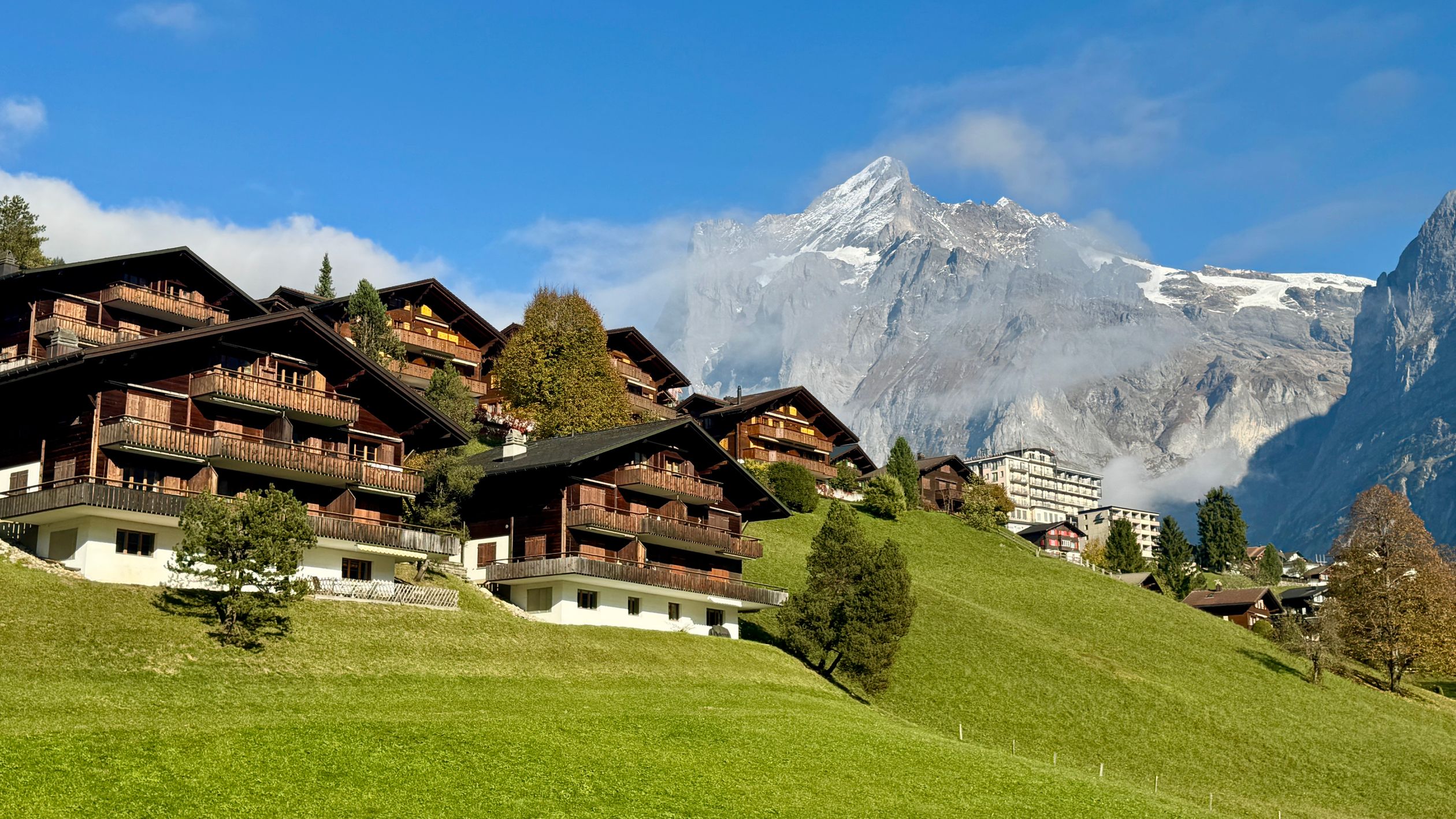 Iso Na Camera Pitoresca Vila Alpina na Suíça em Grindelwald · Foto profissional gratuita