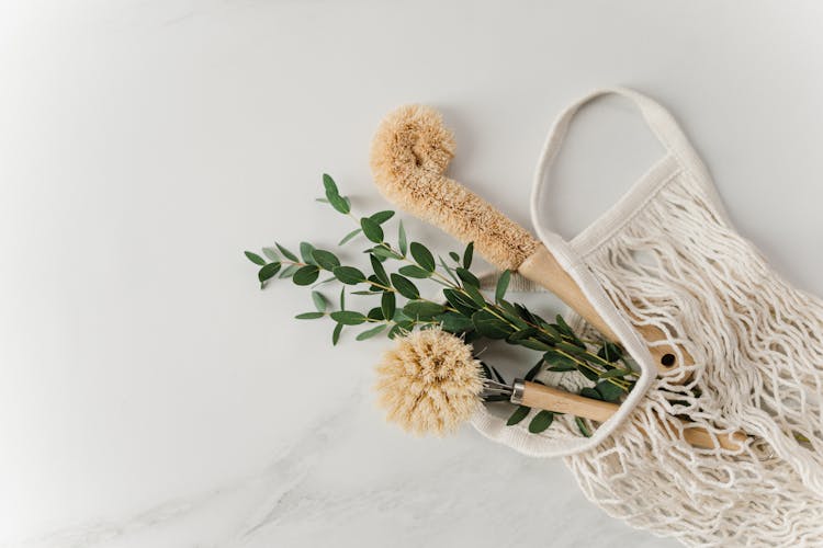 Cleaning Brushes In Woven Bag