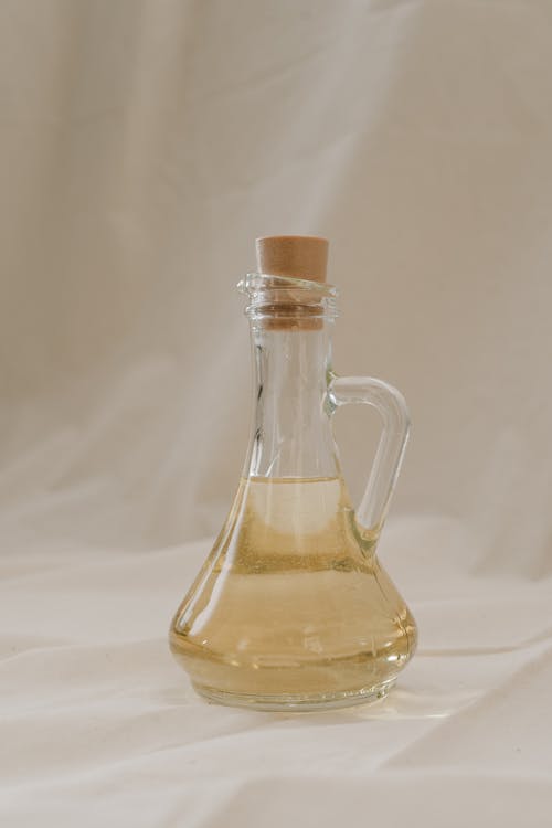 Botella De Vidrio Transparente Con Líquido
