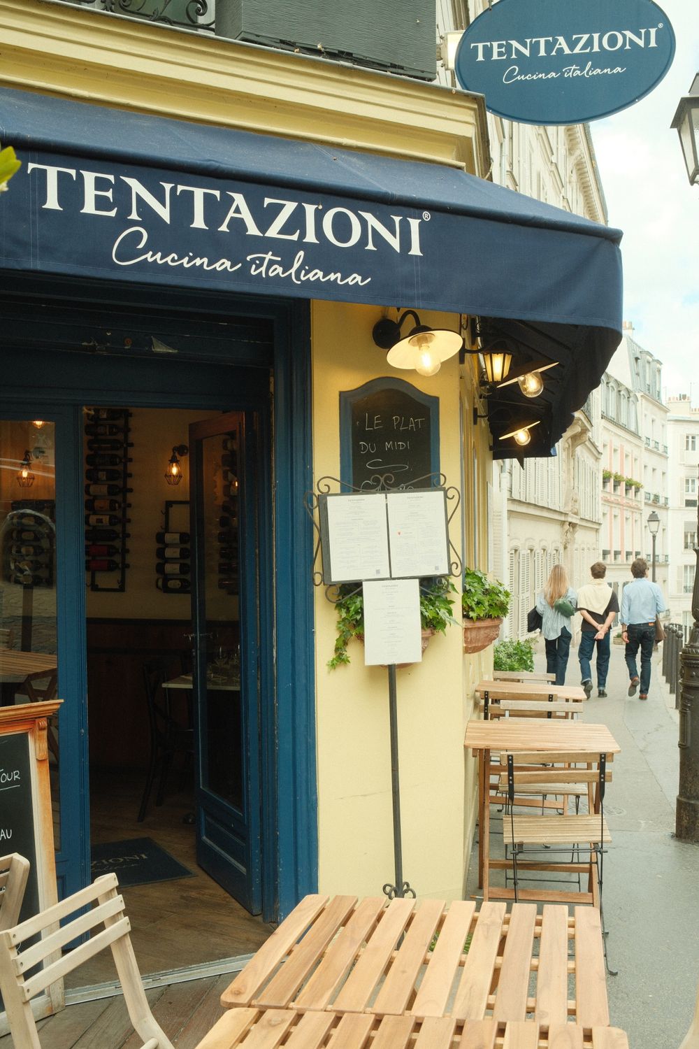 Cafe with outdoor seating