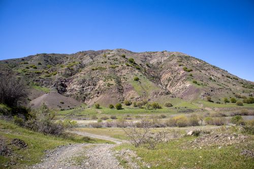Free Scenic view of a rugged hillside in Palu, Elazığ, under a bright blue sky. Stock Photo