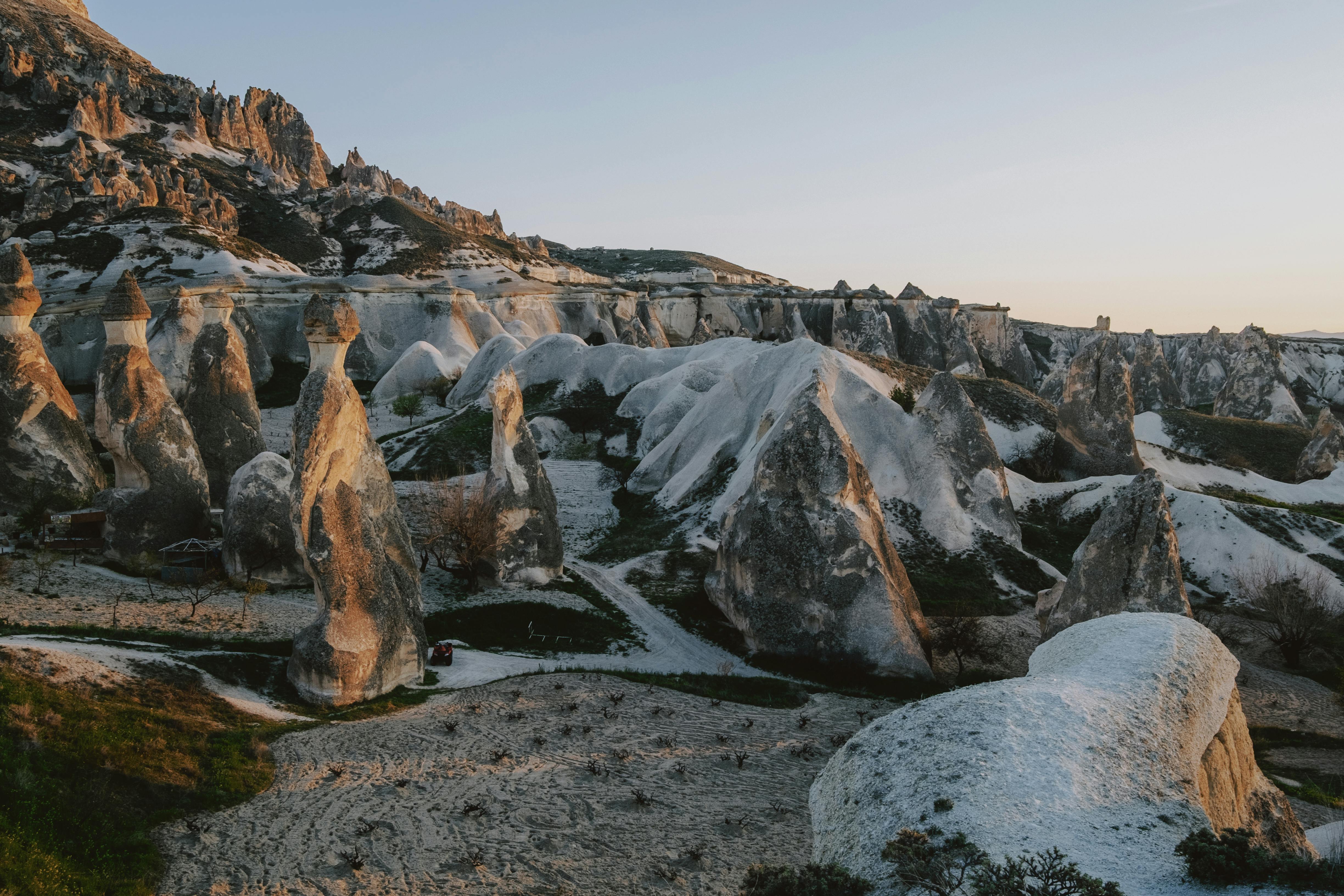 Fantasy RV Tours Featured on Discovery Channel TV Series — Photo by Mehmet Turgut  Kirkgoz on Pexels