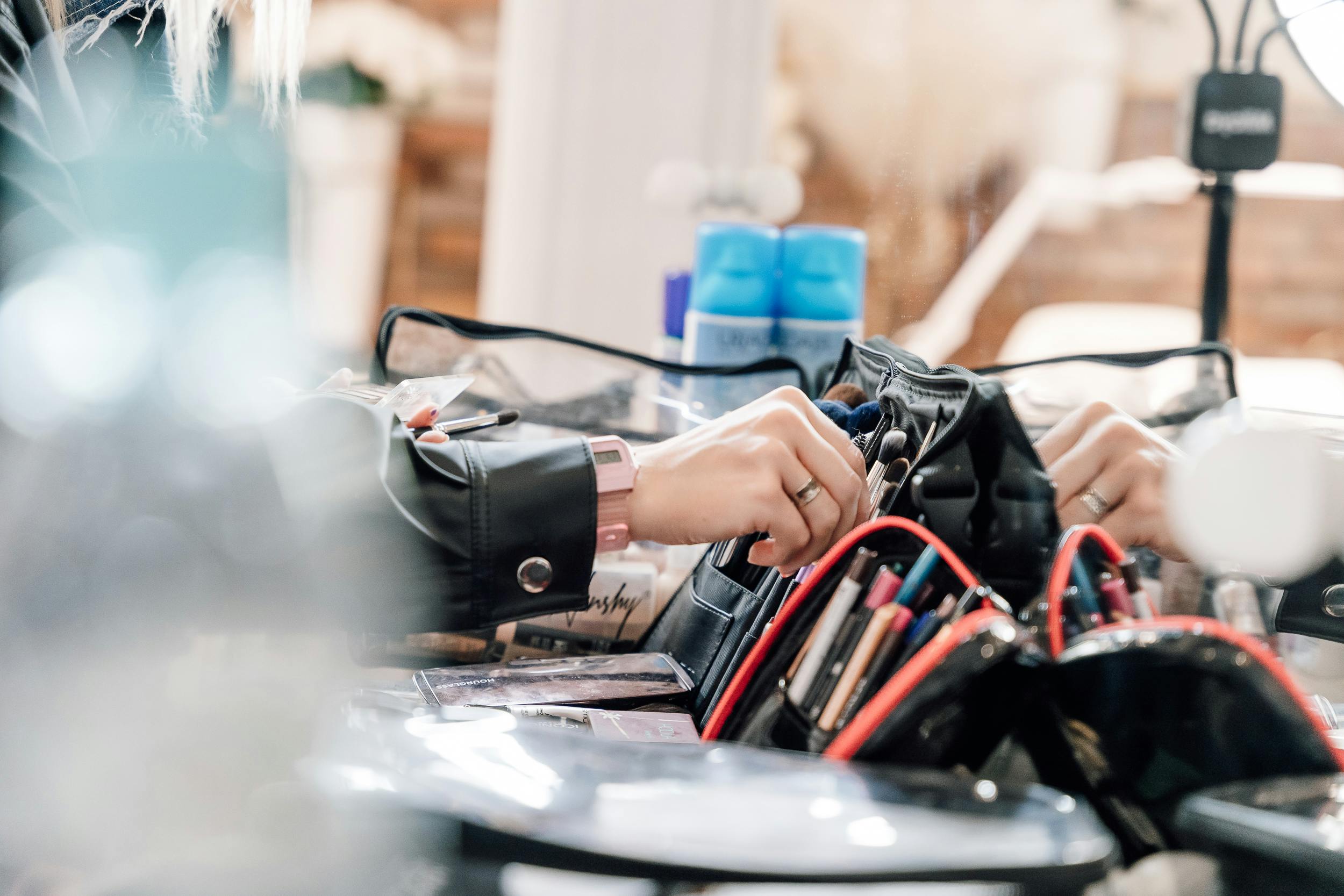 lifestyle hours productivity tools — Photo by Julia Filirovska on Pexels
