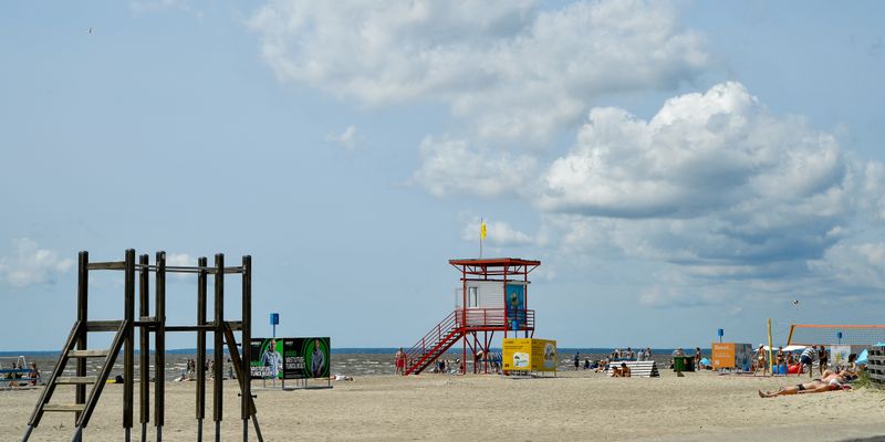 La playa de Pärnu en verano