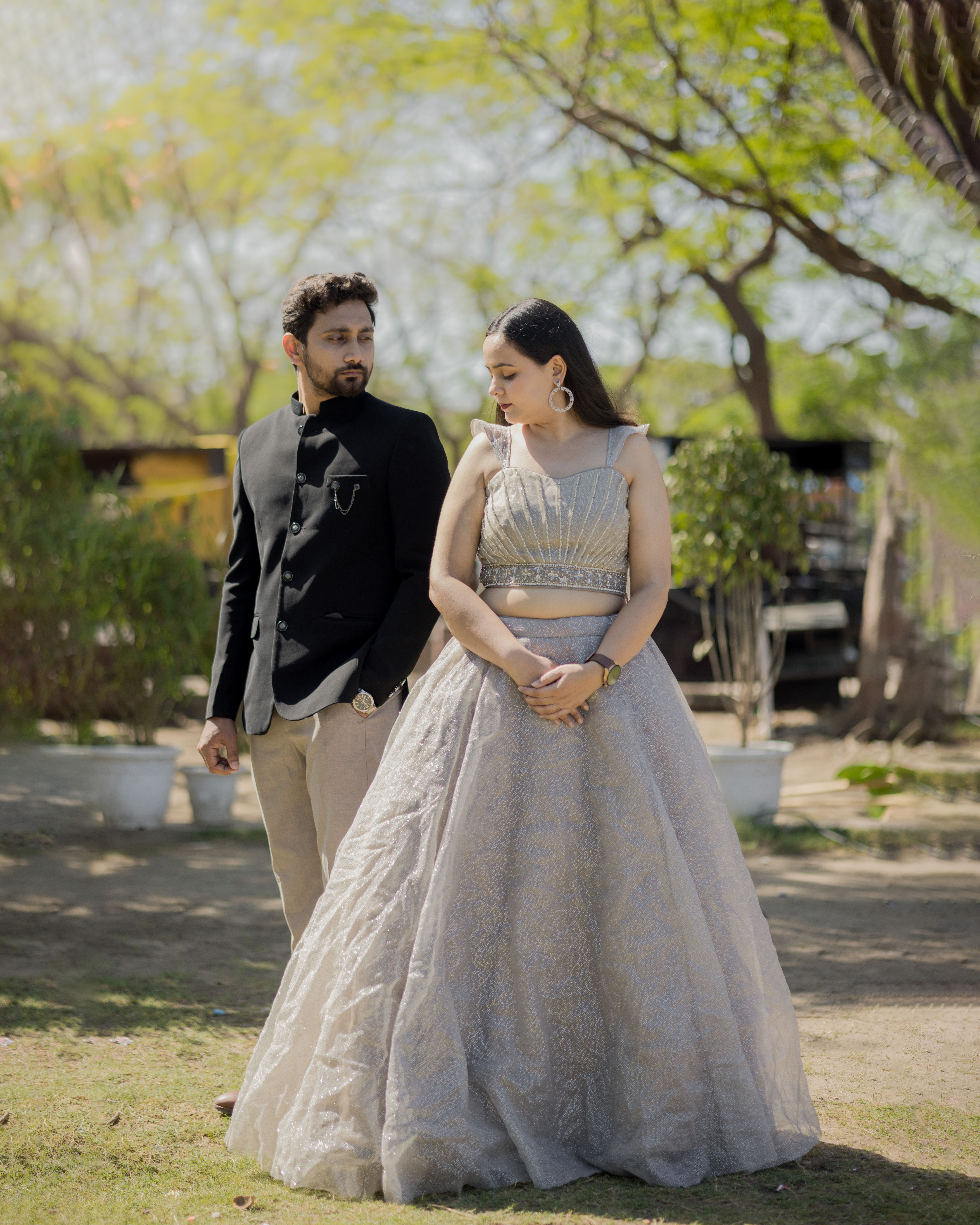 Romantic Couple in Traditional Wedding Attire · Free Stock Photo