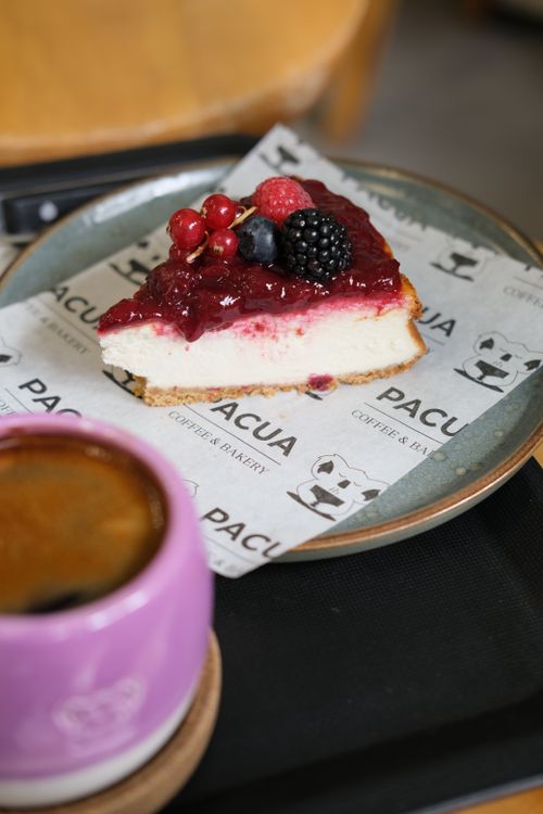 Free A slice of delicious berry cheesecake with coffee at Pacua Cafe. Stock Photo