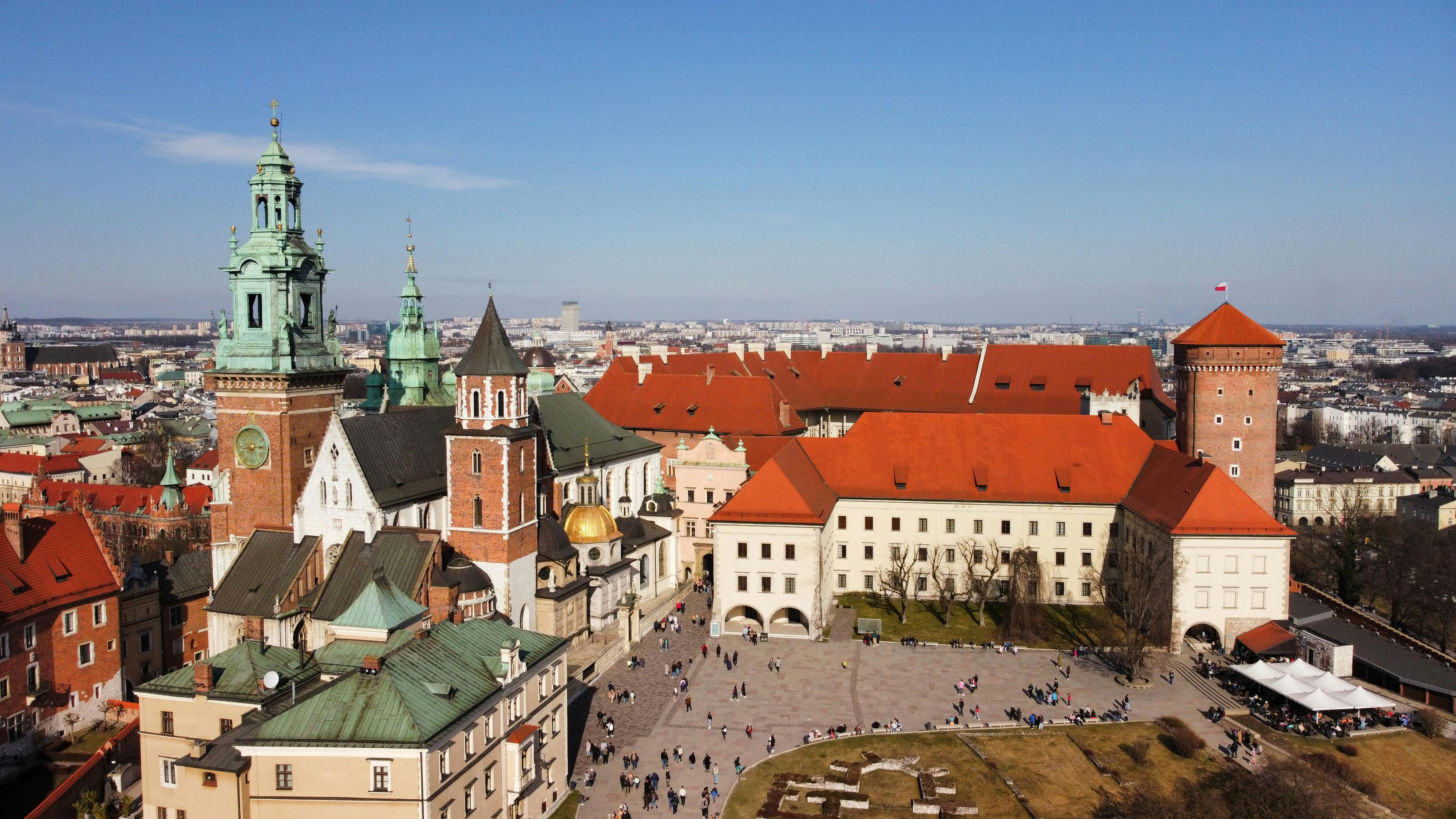 Wawel vár és Kazimierz: tökéletes egynapos Krakkó-útvonal – Wawel Castle Krakow aerial view