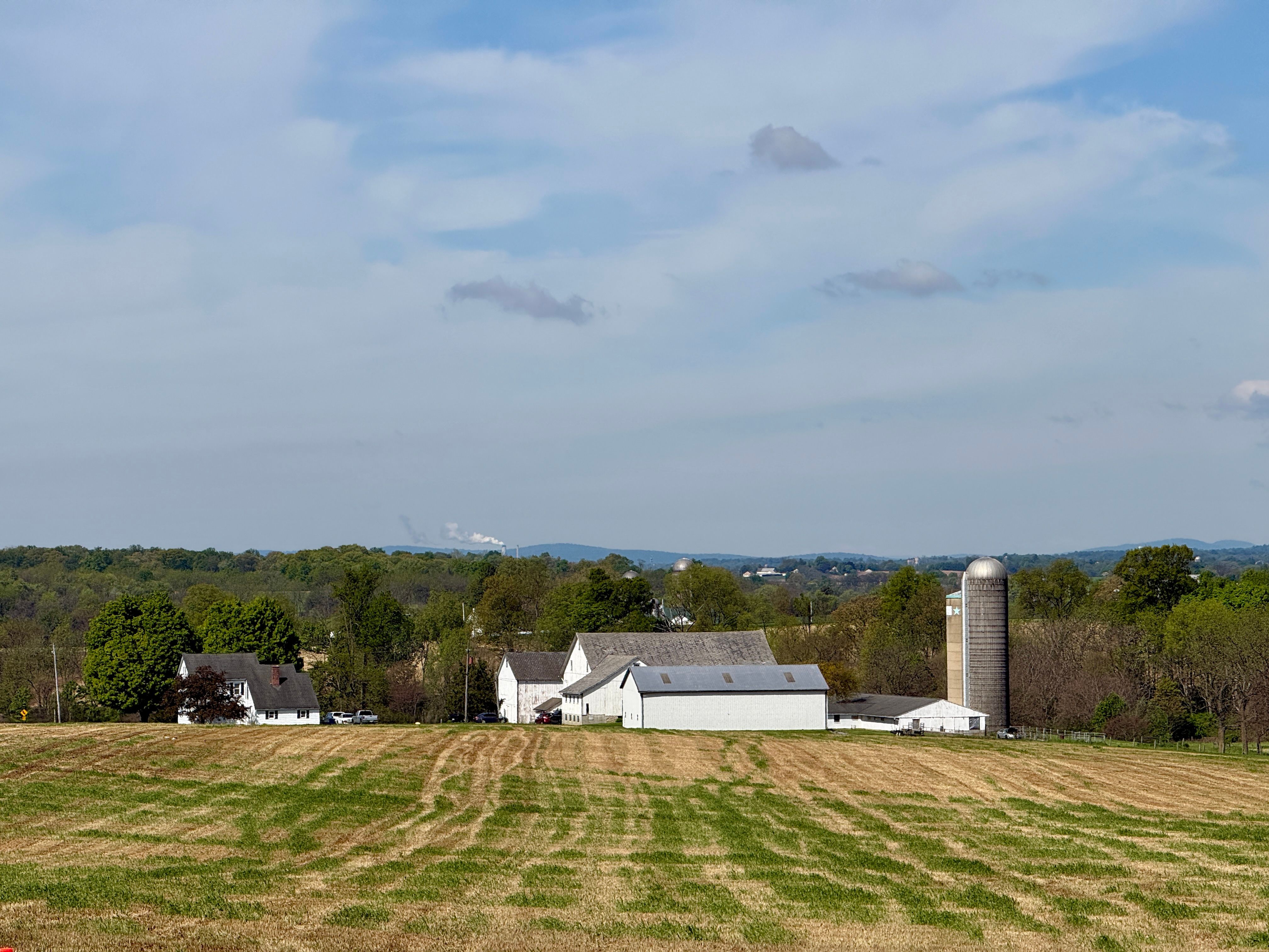 Sunny Rural Farm Landscape in Pennsylvania · Free Stock Photo