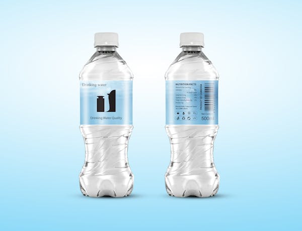 Bottiglia con etichetta adesiva personalizzata