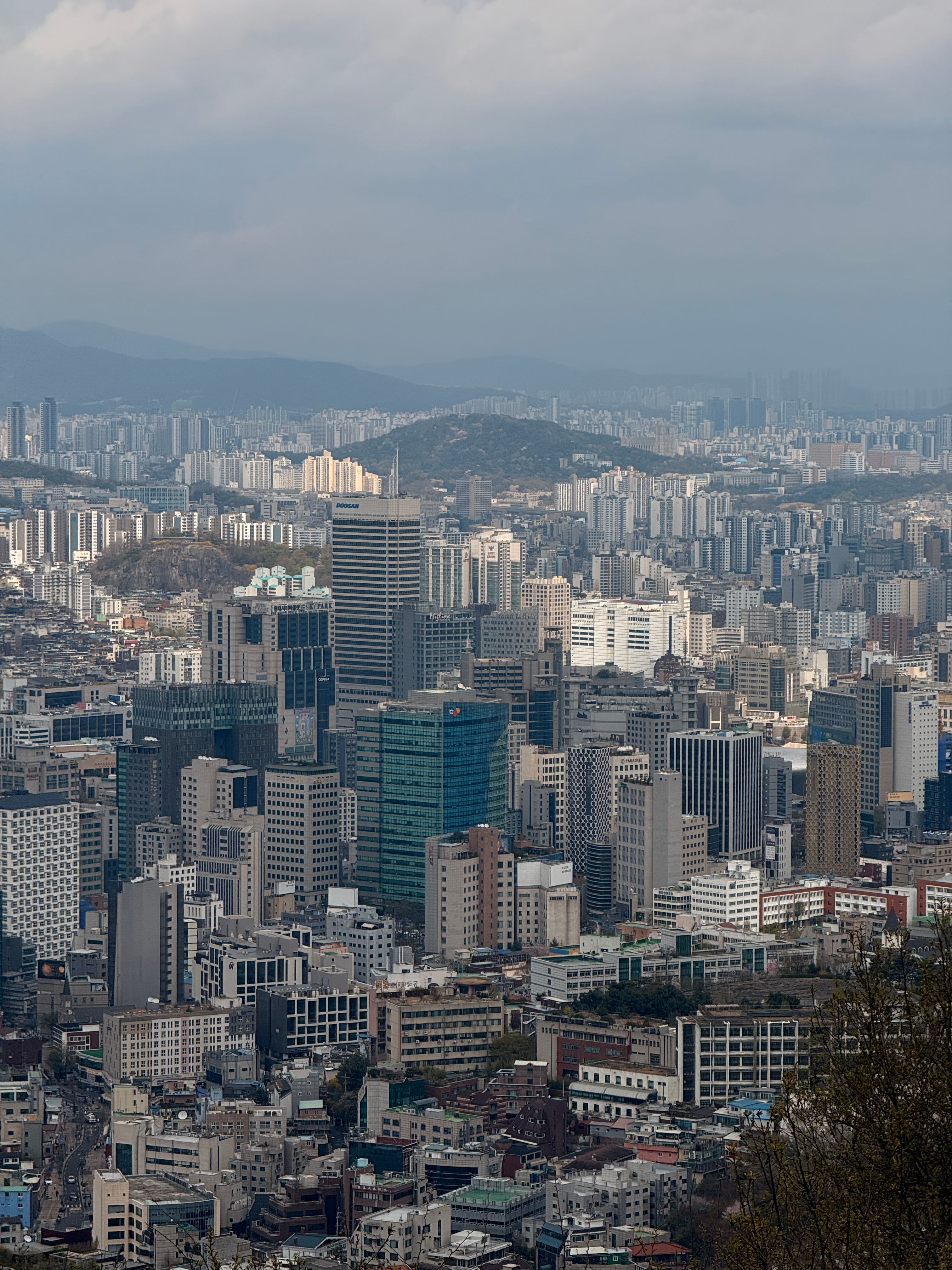 n seoul tower panduan wisata dengan panorama skyline Seoul dari Namsan
