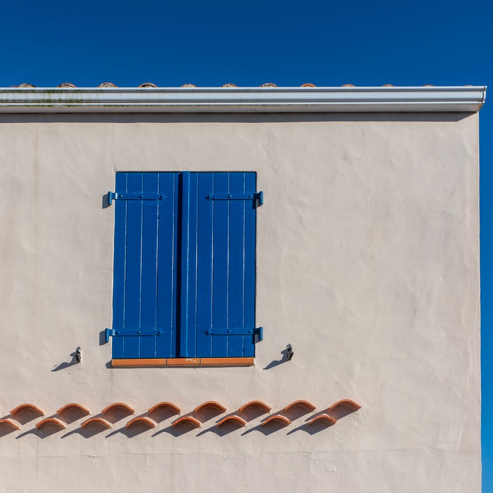Exterior Painting in Elephant and Castle — walls rolled to an even, flat finish