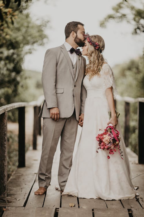 Gratis lagerfoto af ægteskab, blomsterkrone, brud Lagerfoto