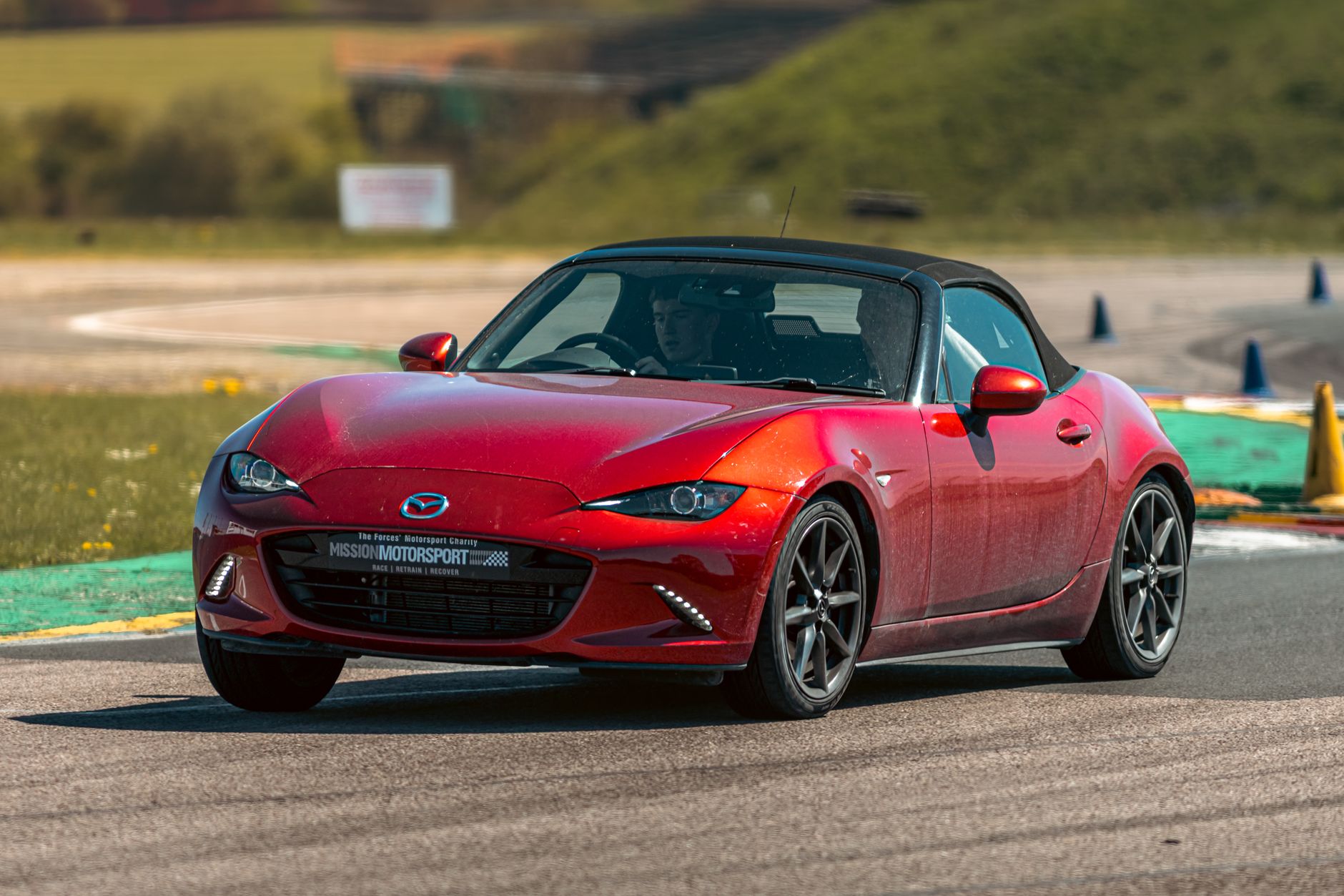 Sfârșitul unei ere? Viitoarea generație Mazda MX-5 ar putea fi ultima cu motor convențional