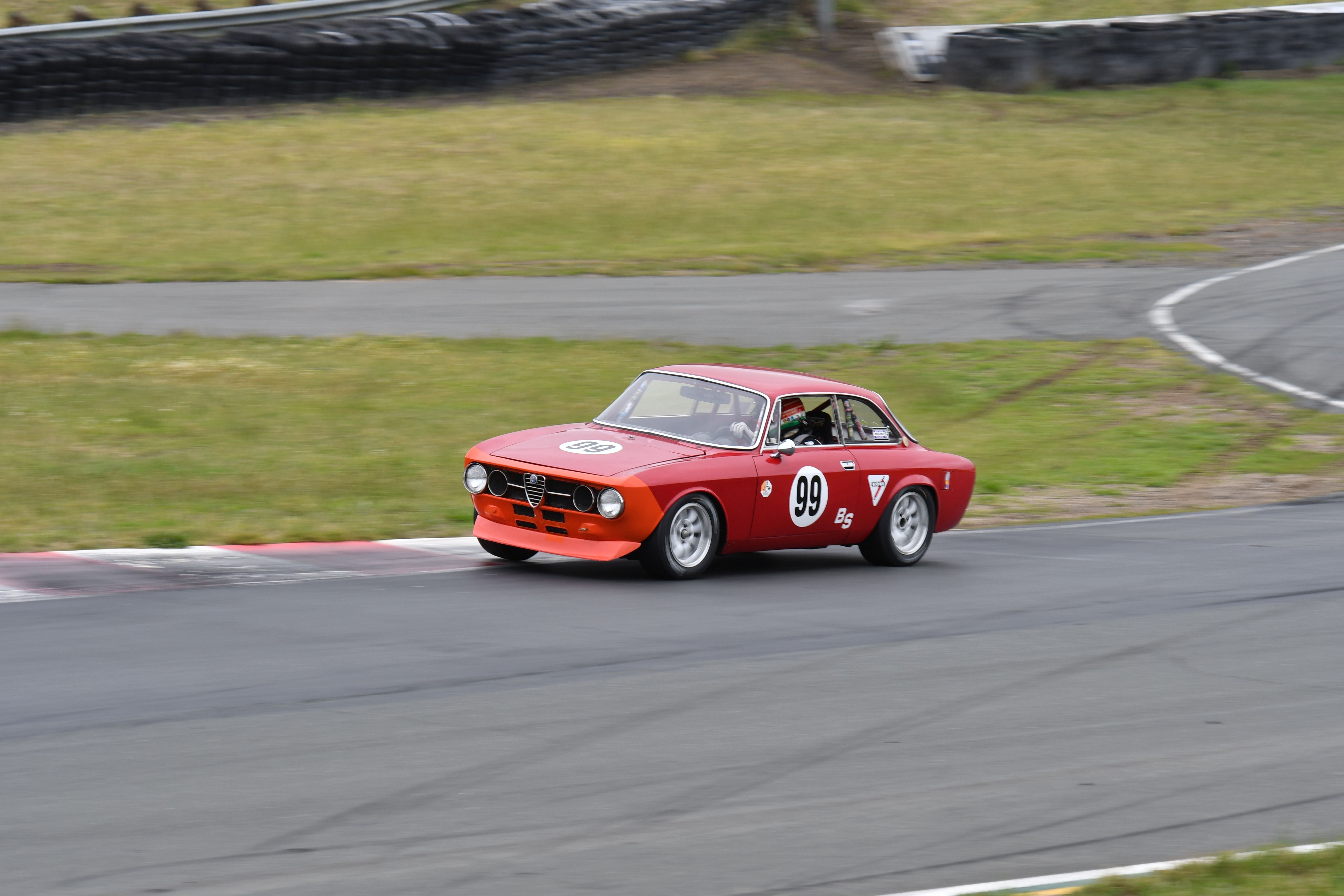 Vintage Alfa Romeo Racing on Sonoma Raceway · Free Stock Photo