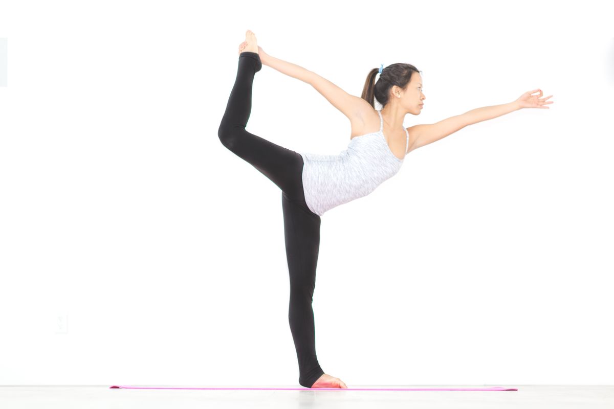Utthita Hasta Padangusthasana : équilibrer le bassin - Bienfaits, séquence de préparation et conclusion