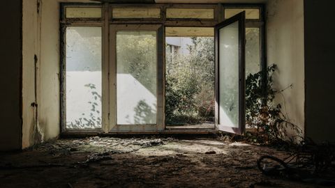 Why the roof-changes-the-conditions argument is harder to prove than to state