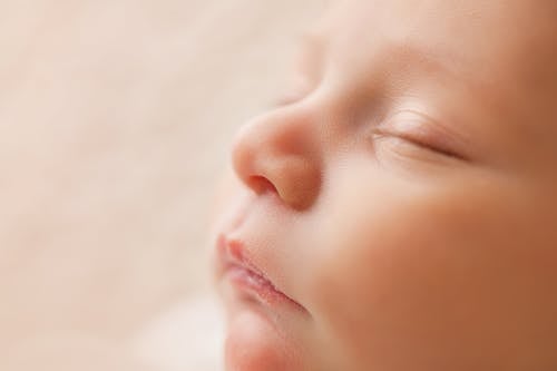 Gratis stockfoto met aanbiddelijk, baby, baby achtergrond