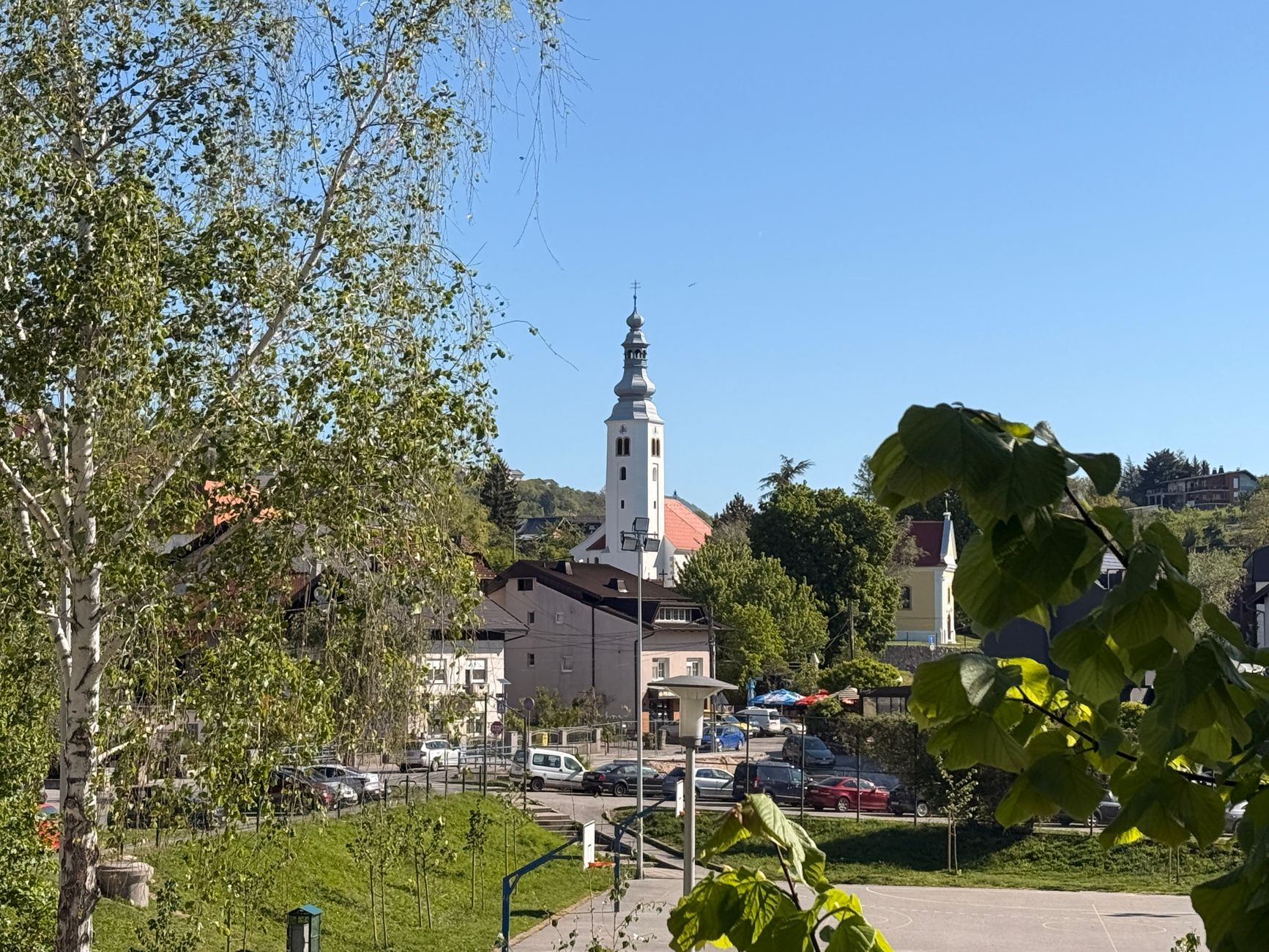 Biserica și o firmă adoptă primele spații verzi