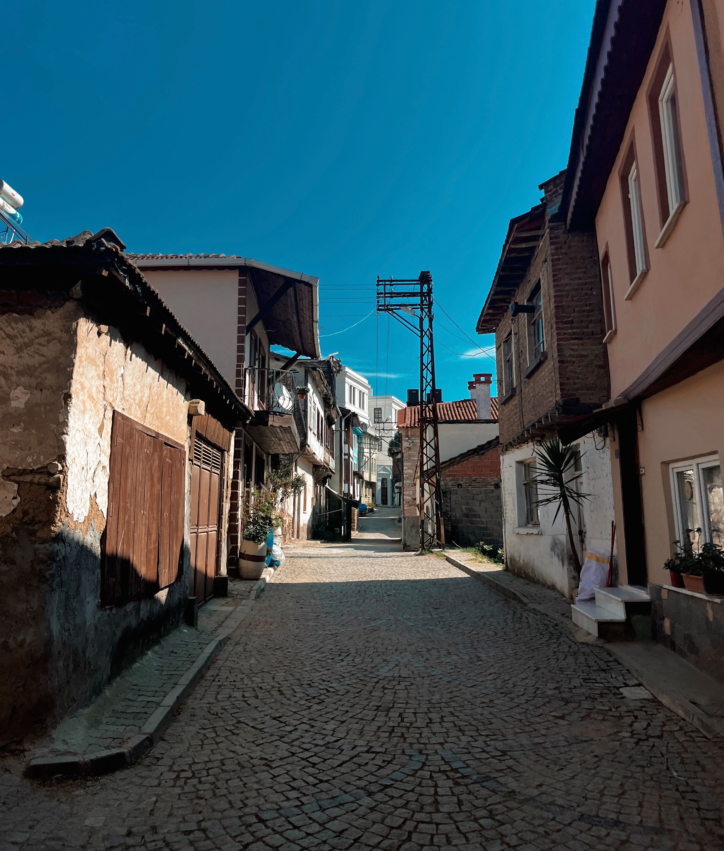 Charming cobblestone street in historic town · Free Stock Photo