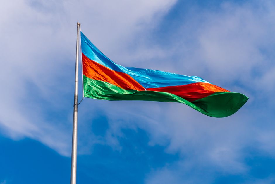 Immigrer en Azerbaïdjan avec des enfants : guide 2026