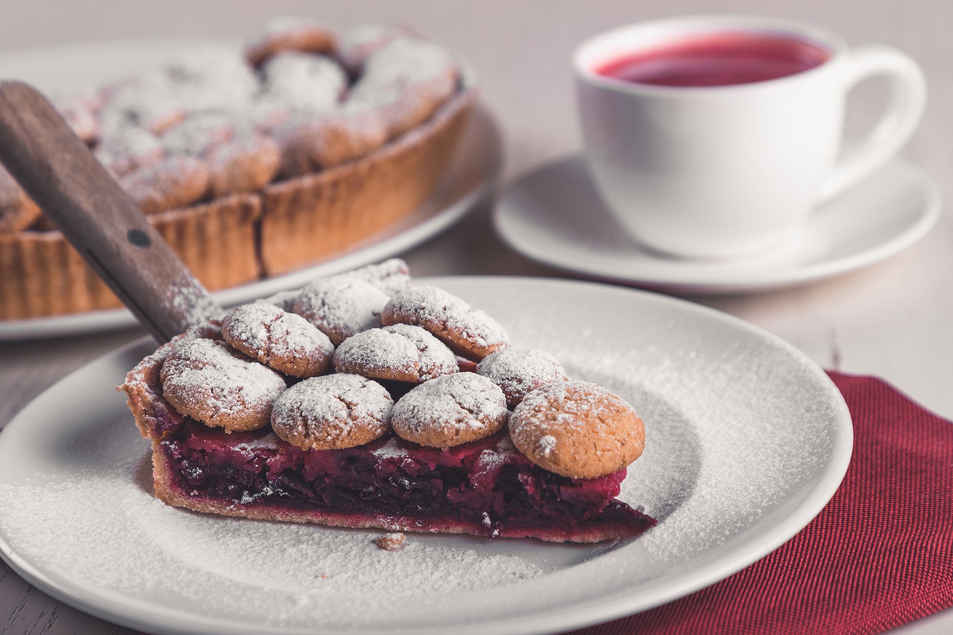 freshly baked blackberry raspberry pie
