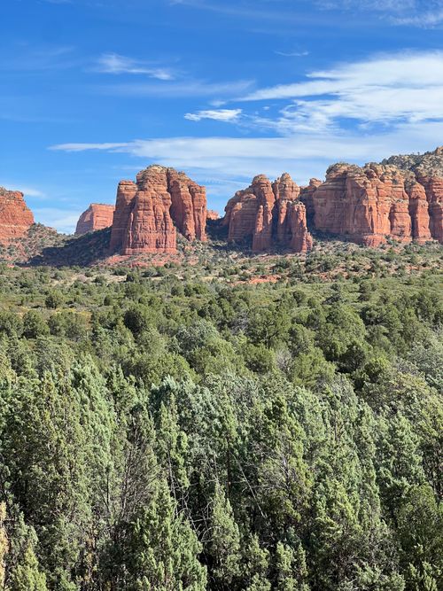 Free Breathtaking landscape of Sedona's iconic red rock formations under a clear blue sky. Stock Photo