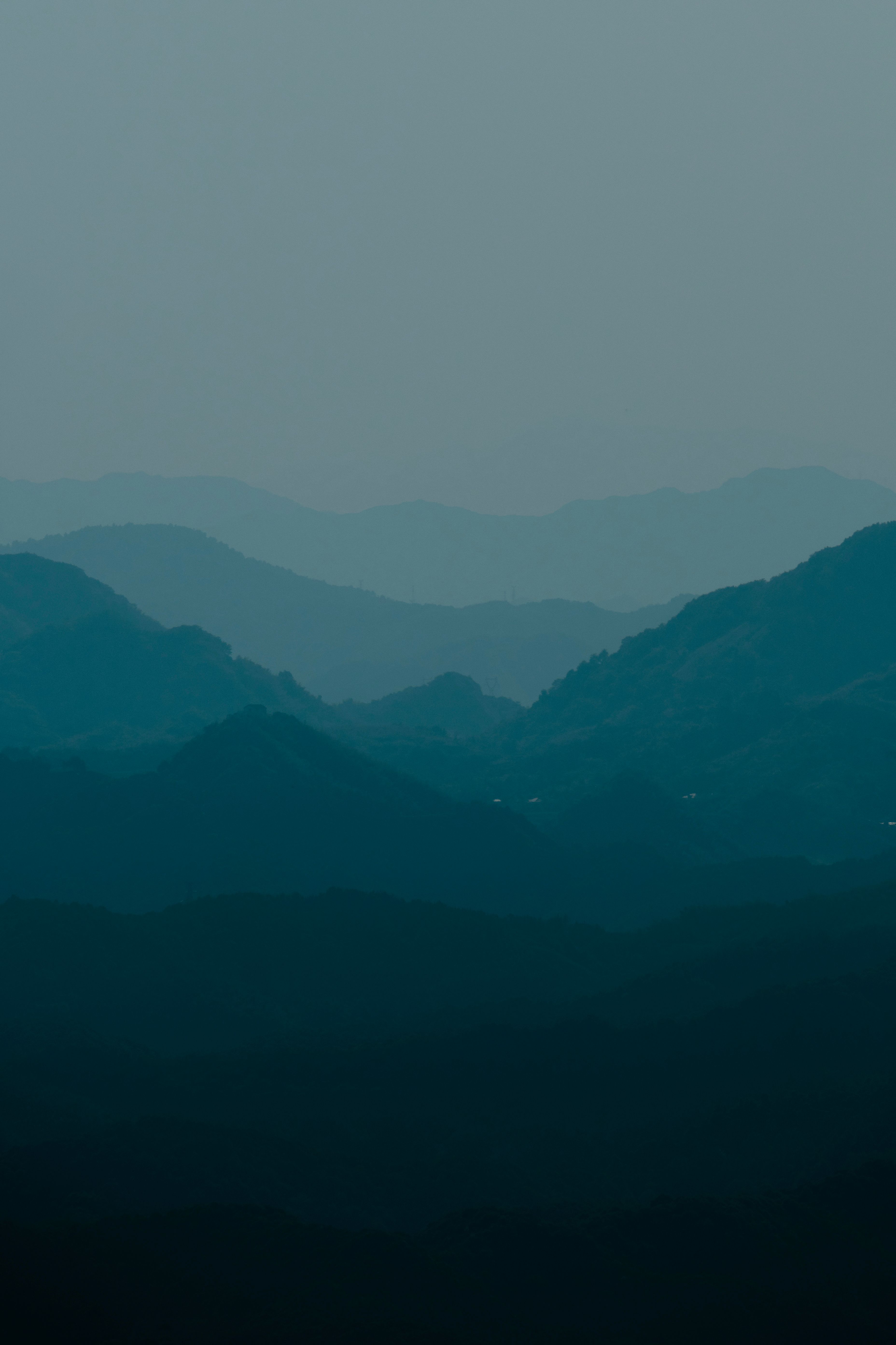 Capture clear mountain-hike landscapes despite summer heat and haze — capture clear mountain-hike landscapes by starting early
