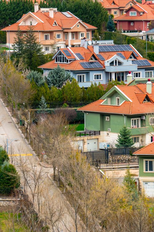 Free Charming suburban homes with solar panels in Ankara, Turkey, amidst lush greenery. Stock Photo