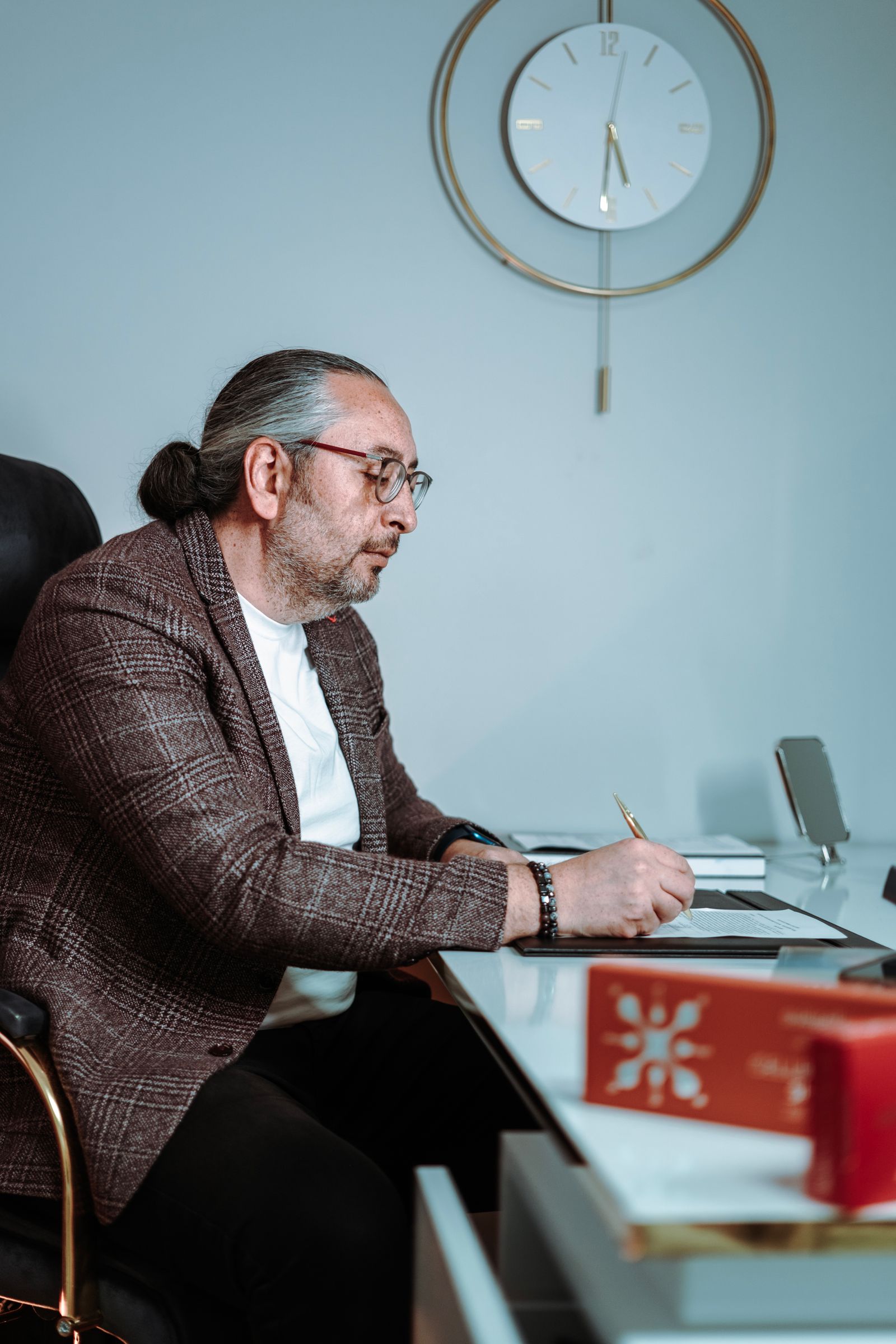 Business professional planning against a wall clock for website performance deadlines