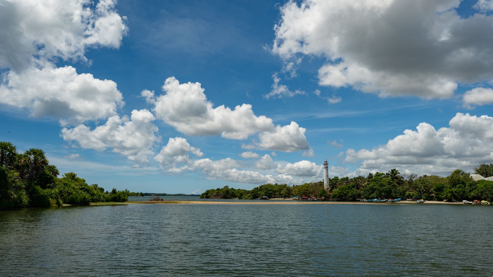 Batticaloa lagoon with lighthouse, Côte d'Ivoire