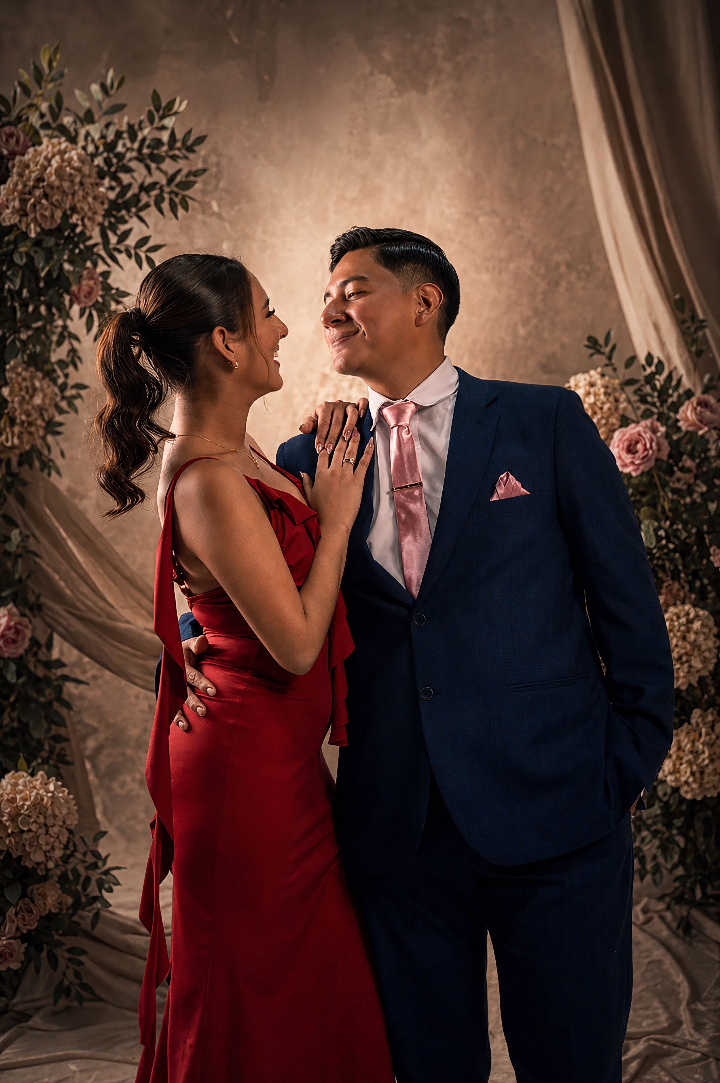 Couple Poses Anniversary Photos, Download The BEST Free Couple Poses  Anniversary Stock Photos & HD Images