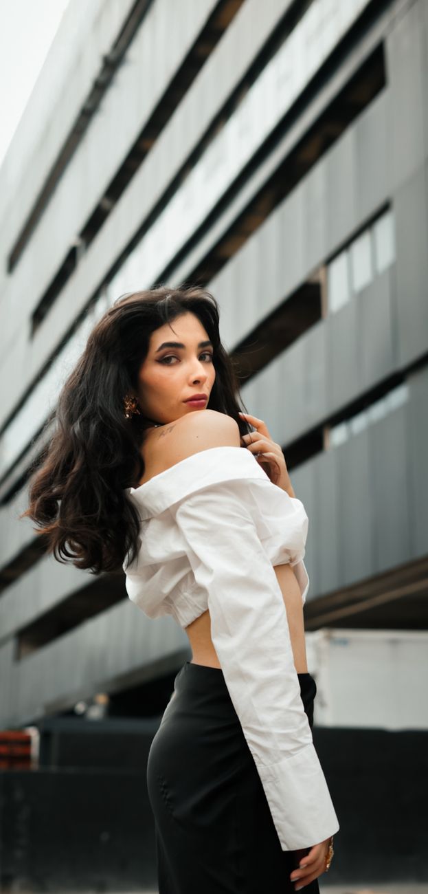 sculpted shoulder runway look