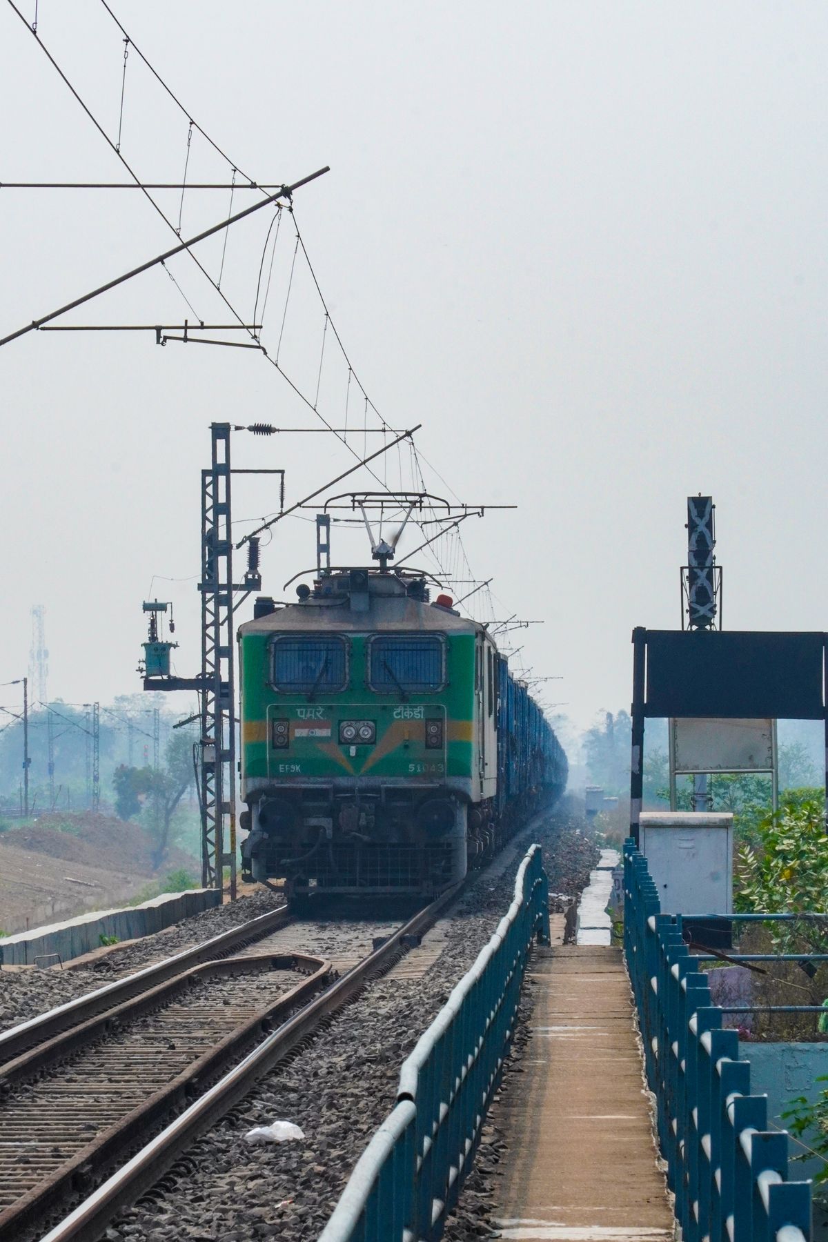 Overhead traction equipment