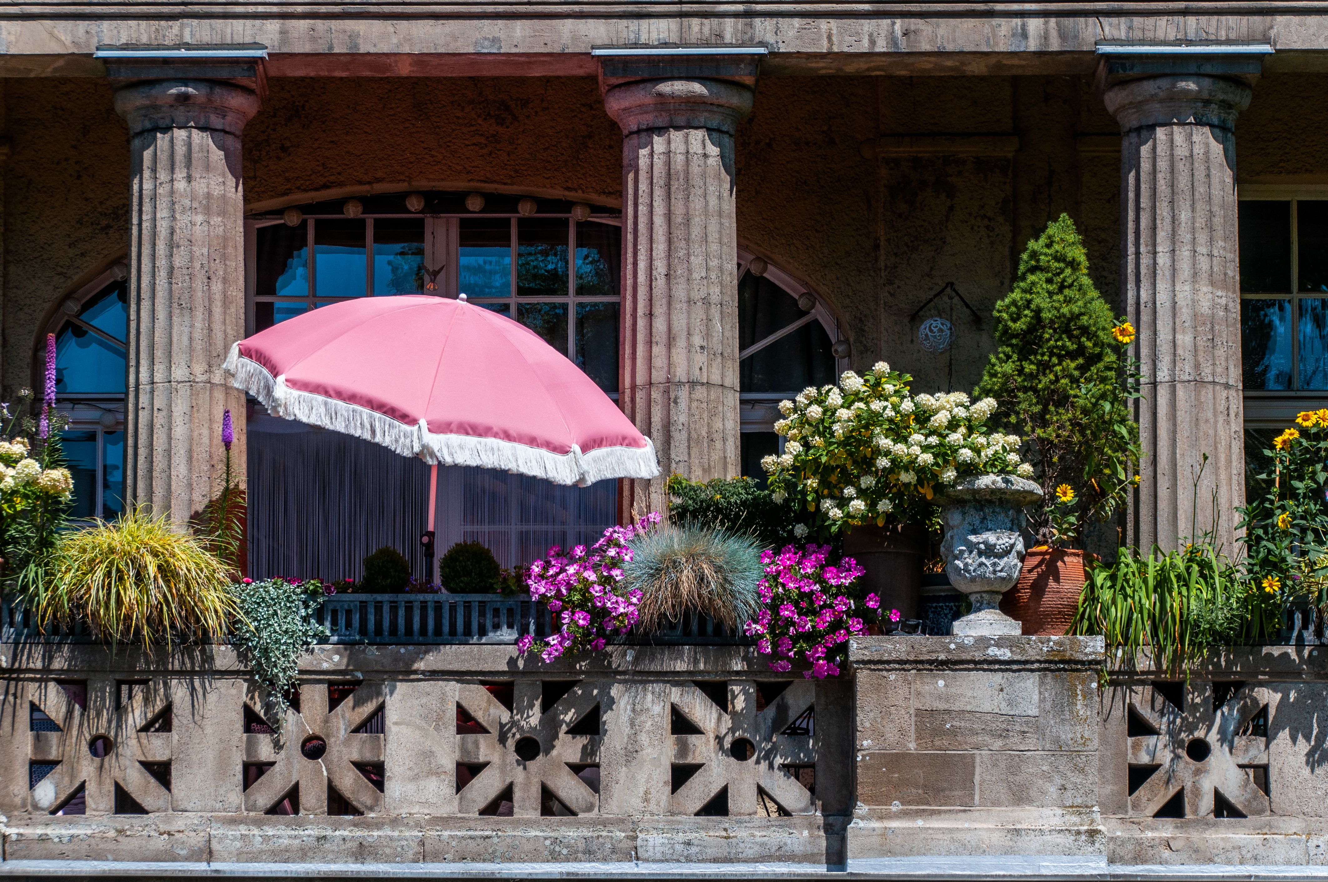 Parasol pour balcon : ce qu'il faut savoir avant d'acheter - 3. Comparer les principaux types de parasols pour balcon