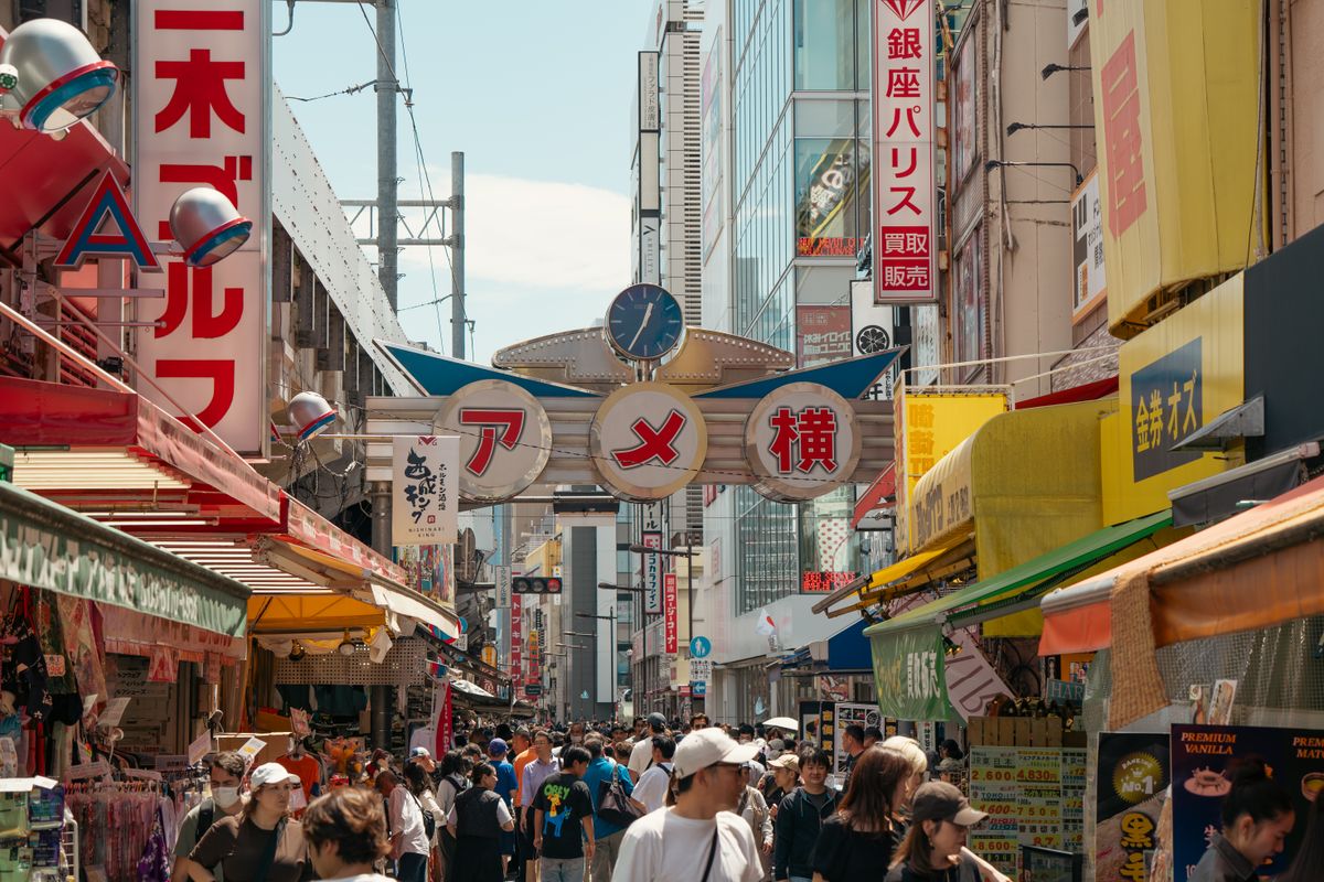 Tokyo - piața stradală Ameyoko din Ueno