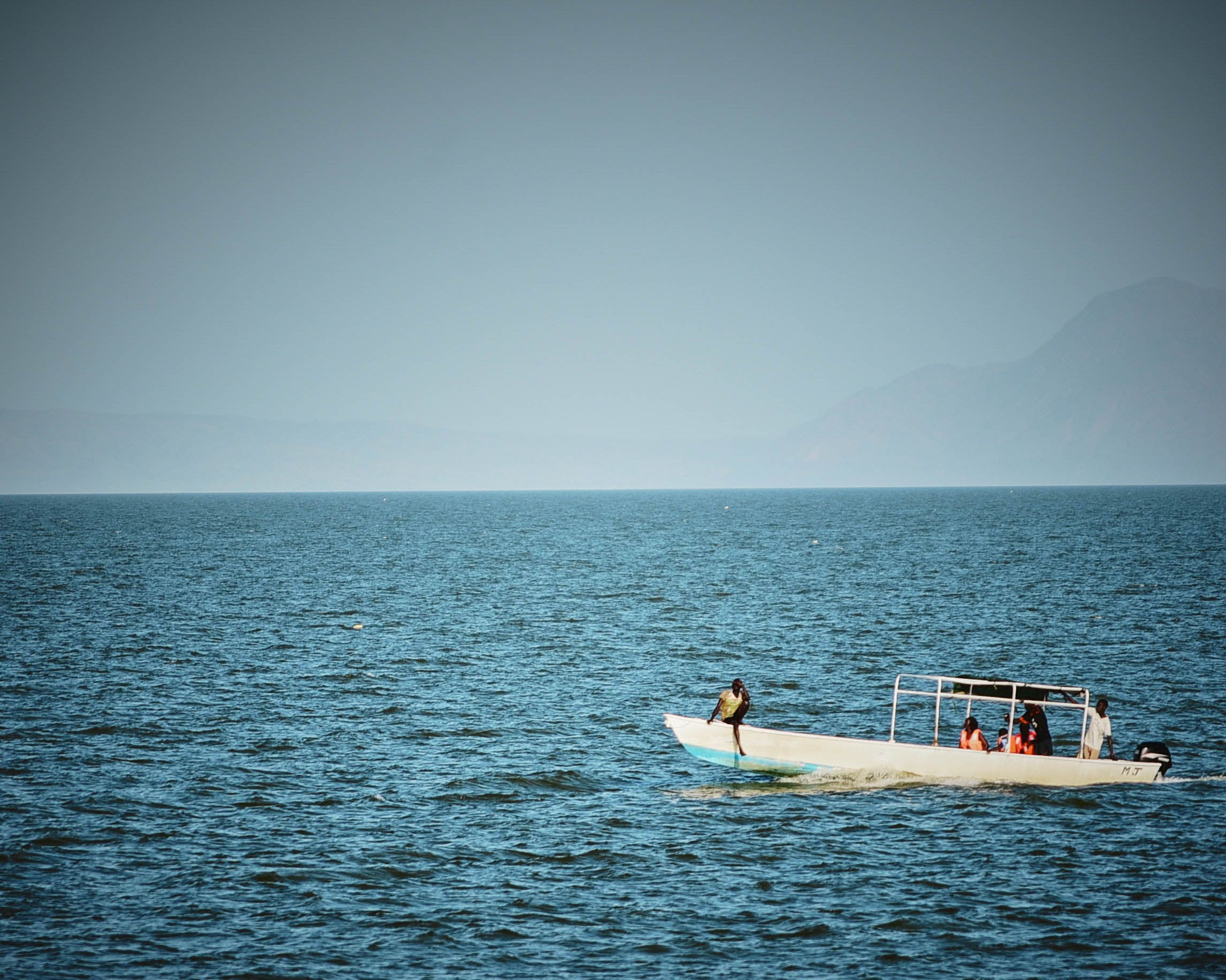 Take a boat to Crescent Island