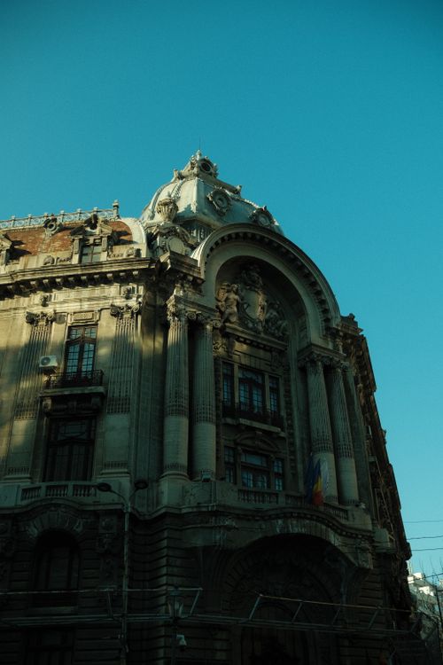 Free A beautifully detailed historic building with ornate architectural features under a clear blue sky. Stock Photo
